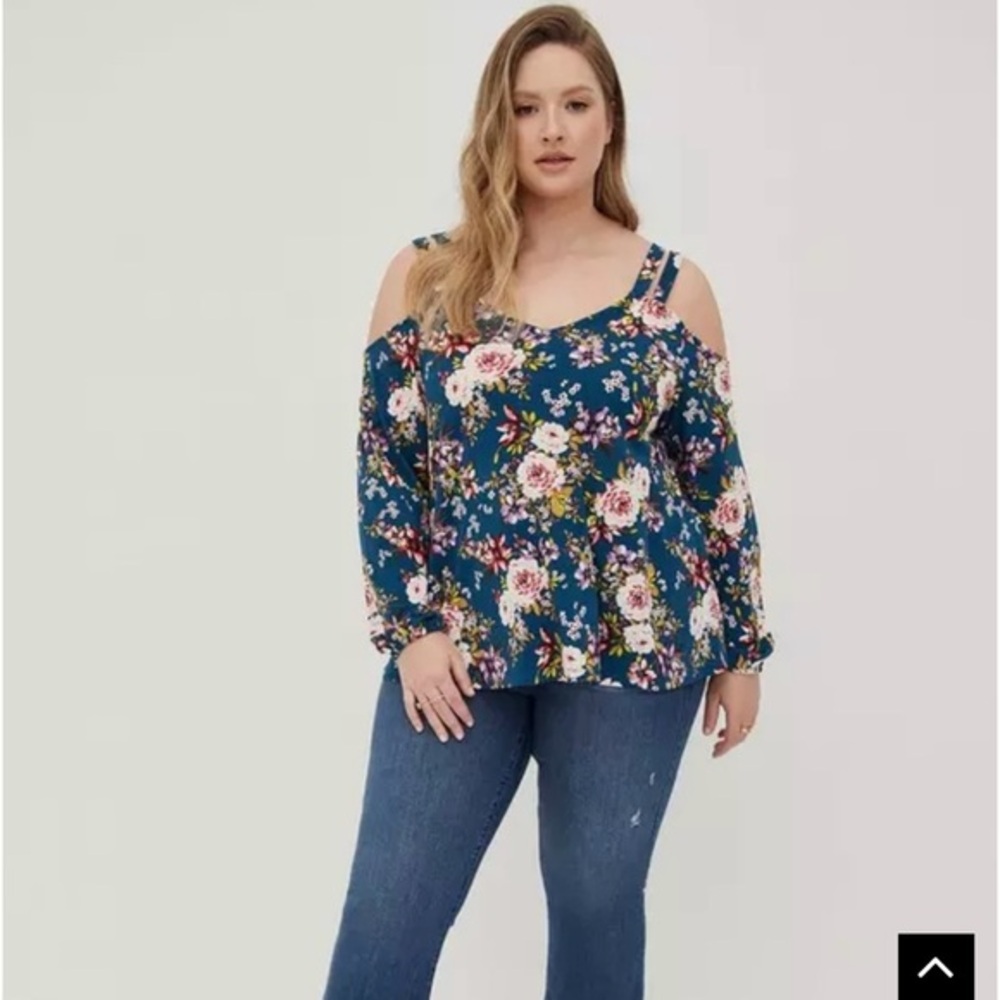 Torrid‎ Knit Crepe V-Neck Cold Cutout Cold
Shoulder Top
